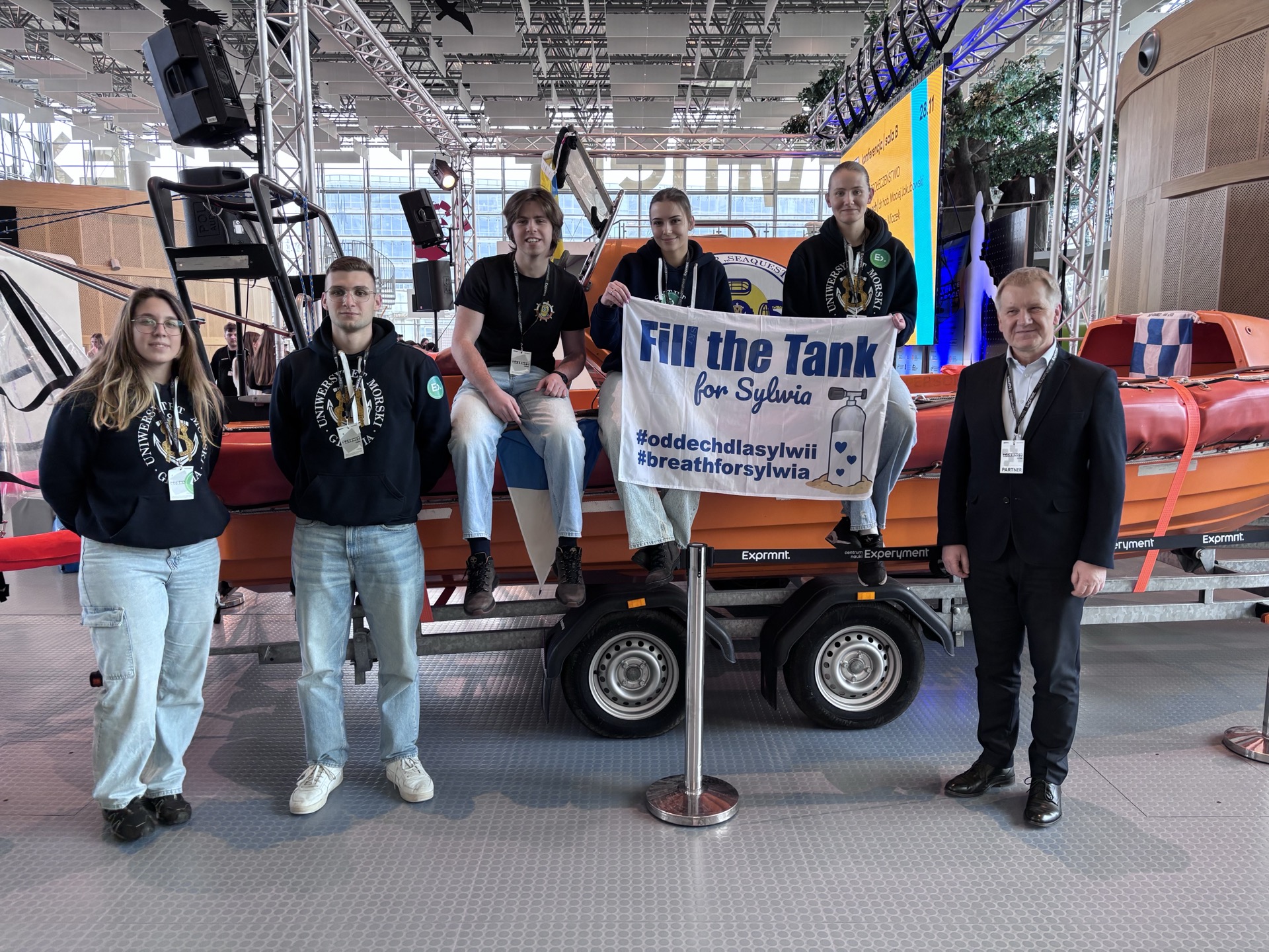 🎓💙 UMG Students Support Sylwia at the St. Nicholas Charity Fair!